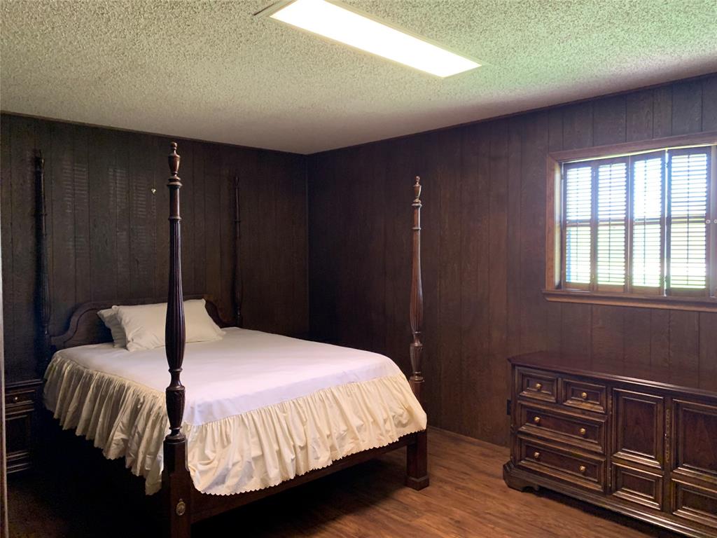 401 Pecan Estates Road, Angleton, Texas image 11