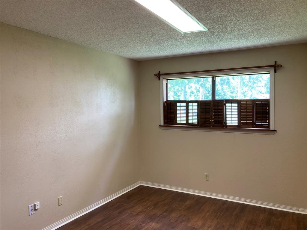 401 Pecan Estates Road, Angleton, Texas image 12