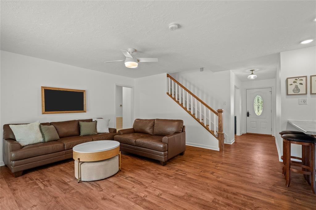 3725 Wingtail Way, Pearland, Texas image 8
