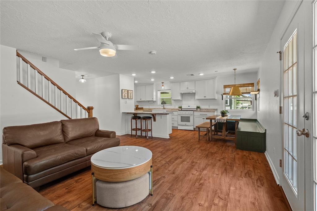 3725 Wingtail Way, Pearland, Texas image 9