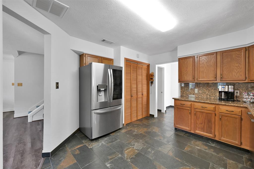 18092 Split Oak Circle, New Caney, Texas image 7