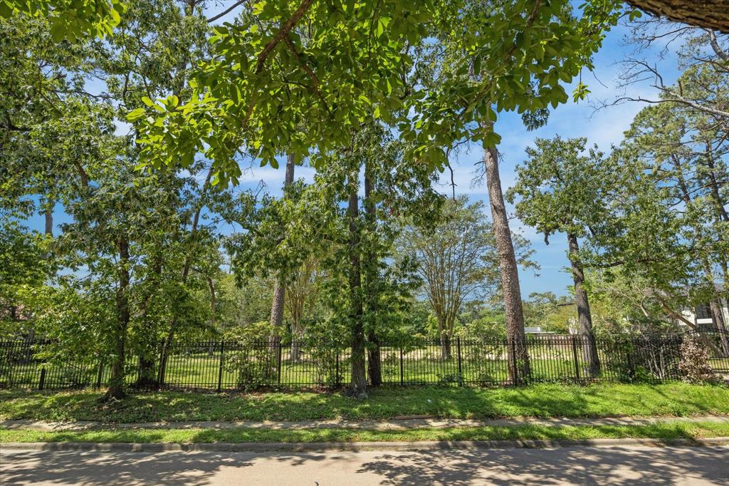 8827 Memorial Drive, Houston, Texas image 9