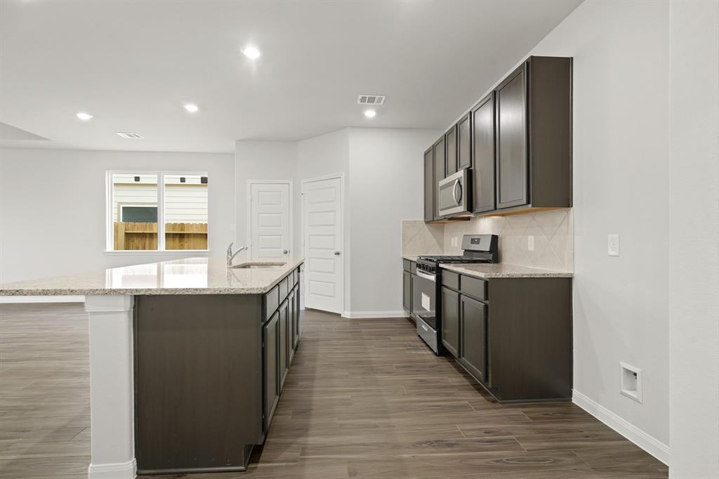 16512 Willow Forest Drive, Conroe, Texas image 3