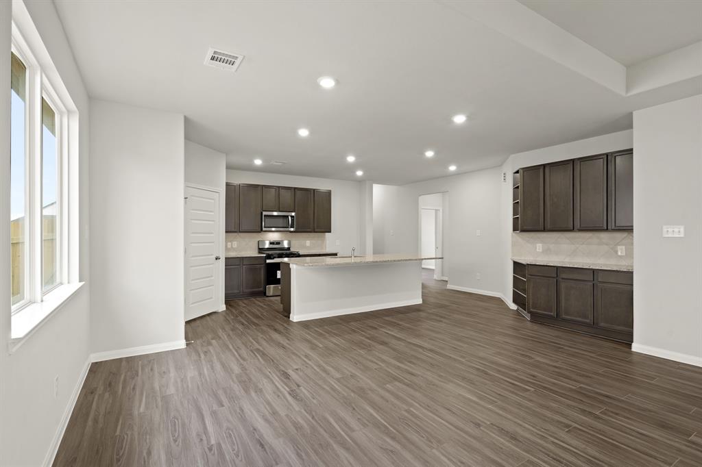 16512 Willow Forest Drive, Conroe, Texas image 5