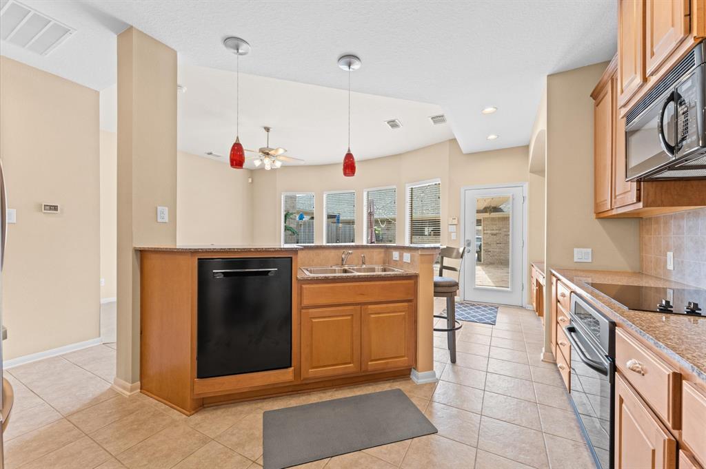 2411 Clippers Square, Houston, Texas image 6