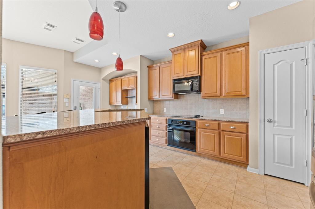 2411 Clippers Square, Houston, Texas image 9