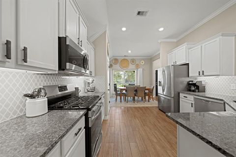 A home in Rosharon