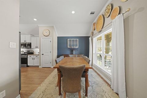 A home in Rosharon