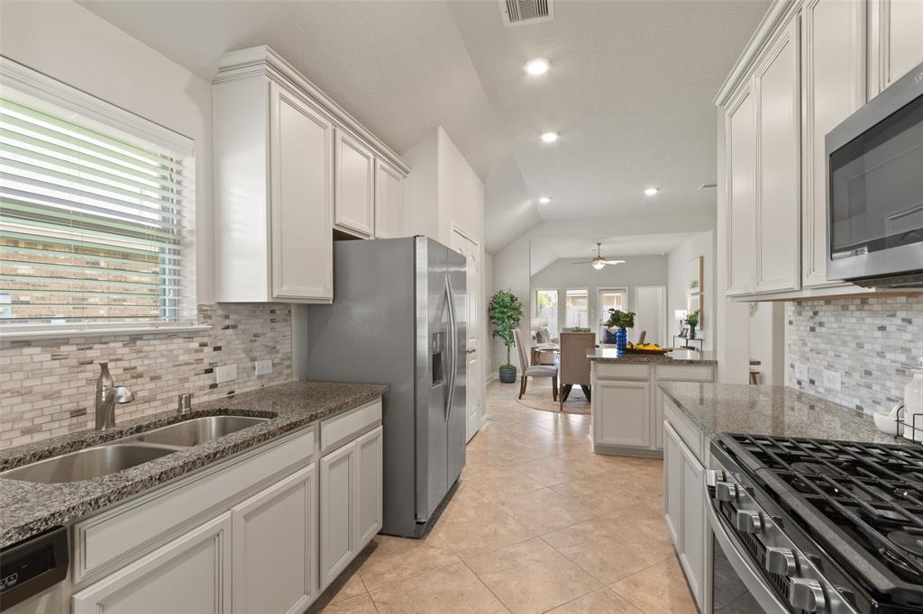 8130 Lockridge Terrace Lane, Cypress, Texas image 12