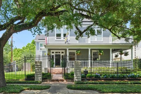 215 Bayland Avenue Houston TX 77009