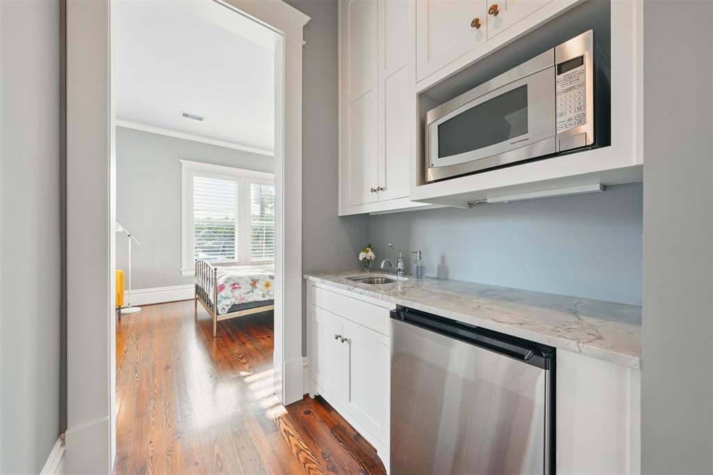 215 Bayland Avenue, Houston, Texas image 39