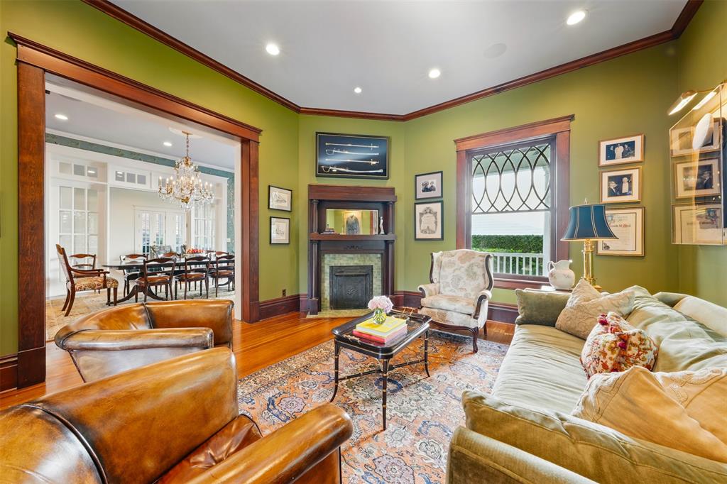 215 Bayland Avenue, Houston, Texas image 8