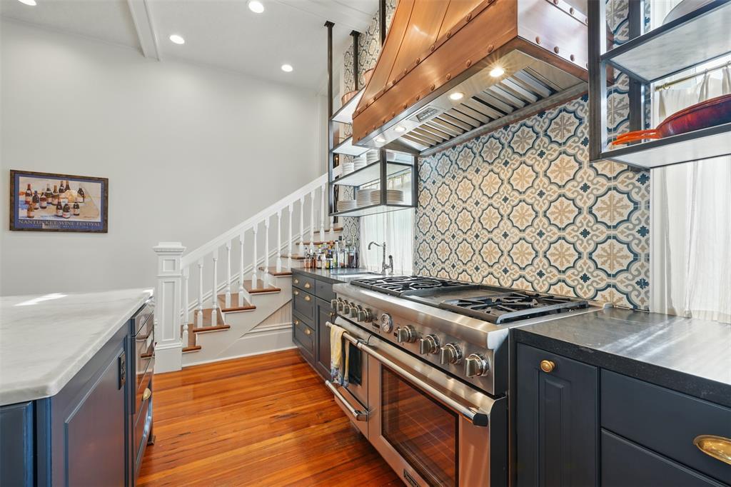 215 Bayland Avenue, Houston, Texas image 13