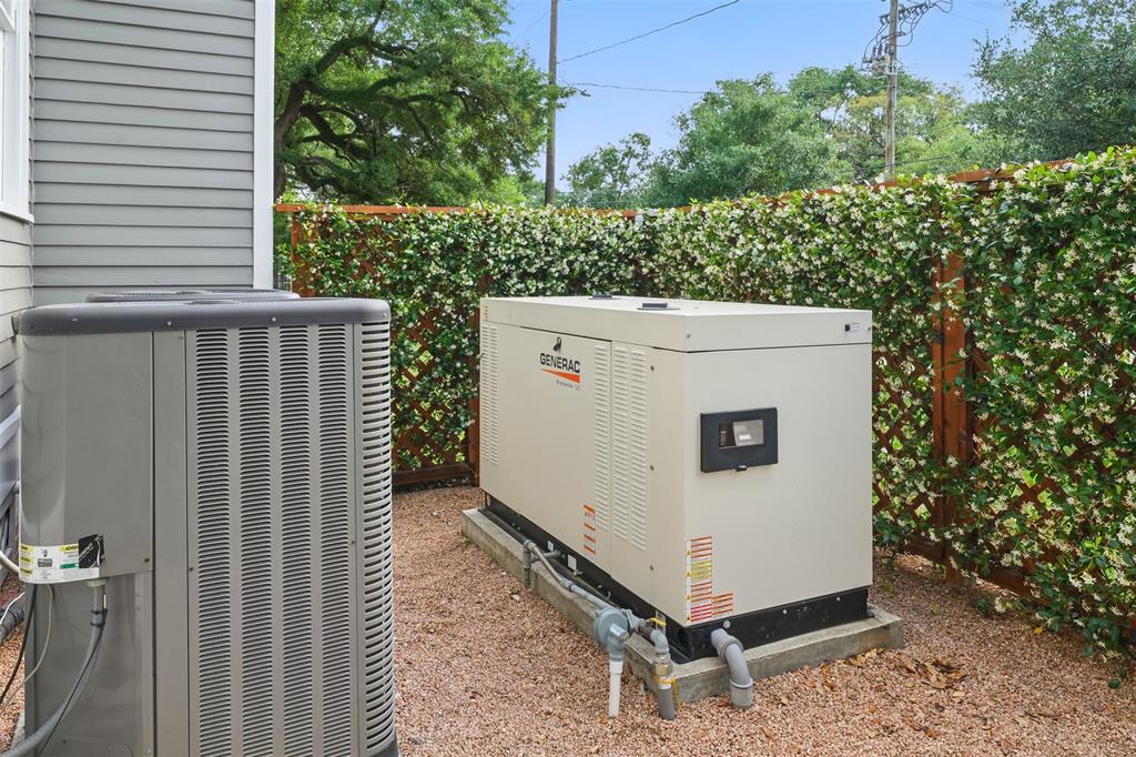 215 Bayland Avenue, Houston, Texas image 48