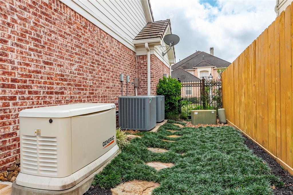 712 Harborside Way, Kemah, Texas image 9