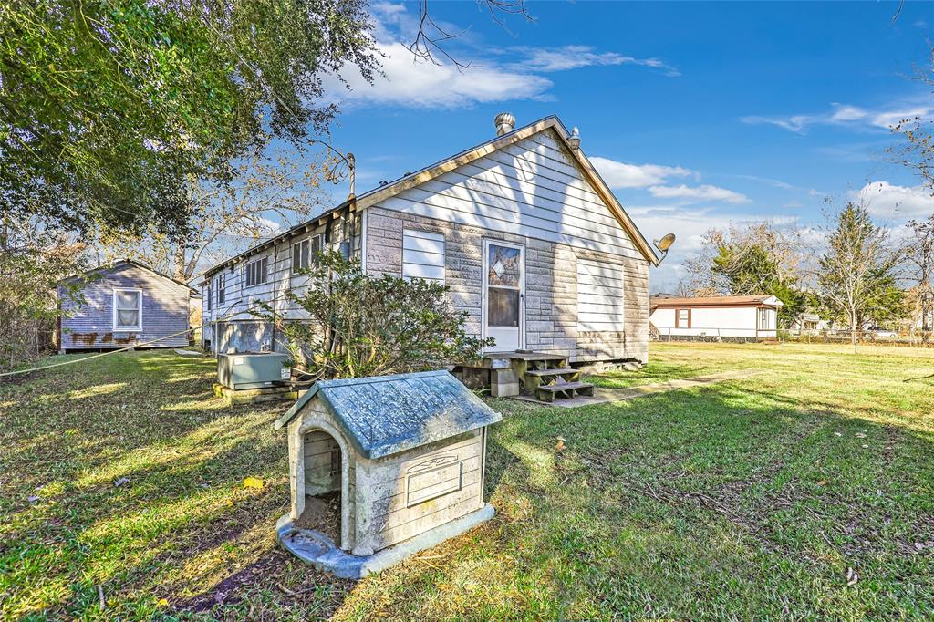 404 Prairie Street, Highlands, Texas image 1