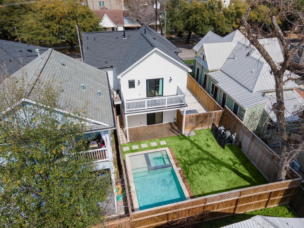 1915 Crockett Street
