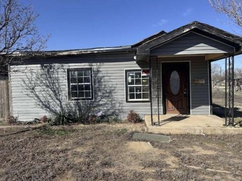 Photo of 425 N Dwight Street, Pampa, TX 79065 (MLS # 28039060) Photo of 425 N Dwight Street, Pampa, TX 79065 (MLS # 28039060)