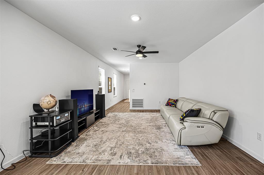 21127 Dolphin Bay Lane, Cypress, Texas image 3