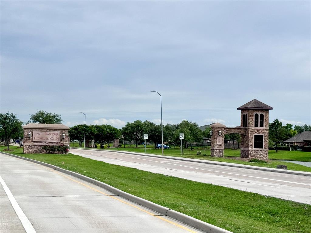 3207 Mossy Bend Lane, Pearland, Texas image 40