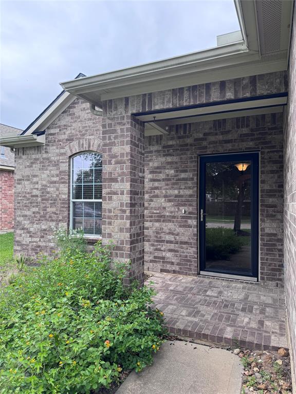 3207 Mossy Bend Lane, Pearland, Texas image 4