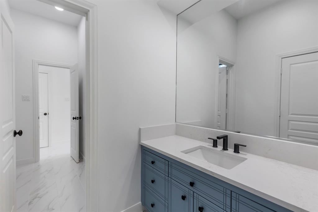 123 S Meadowmist Circle, The Woodlands, Texas image 31