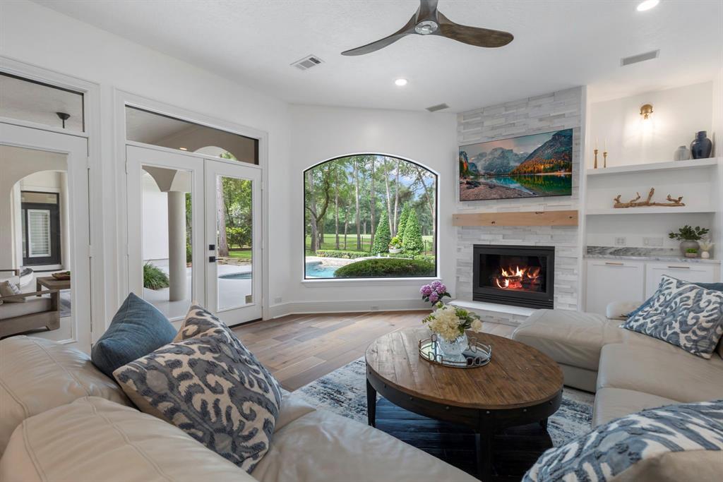 123 S Meadowmist Circle, The Woodlands, Texas image 17