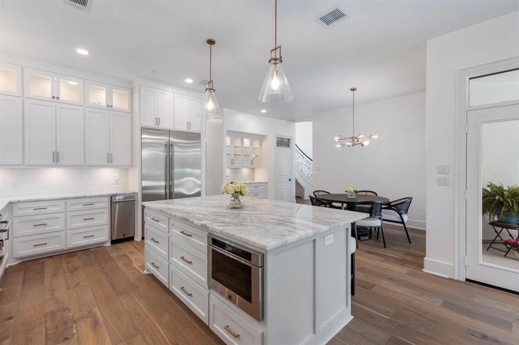 123 S Meadowmist Circle, The Woodlands, Texas image 14