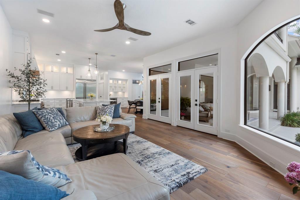 123 S Meadowmist Circle, The Woodlands, Texas image 18