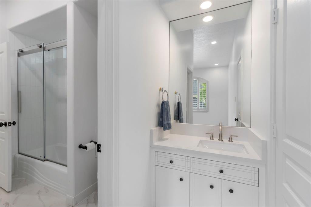 123 S Meadowmist Circle, The Woodlands, Texas image 32