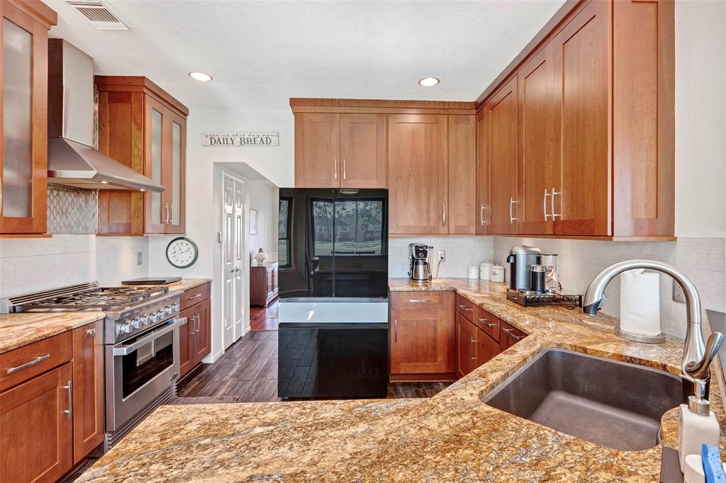 8514 Malardcrest Drive, Humble, Texas image 17