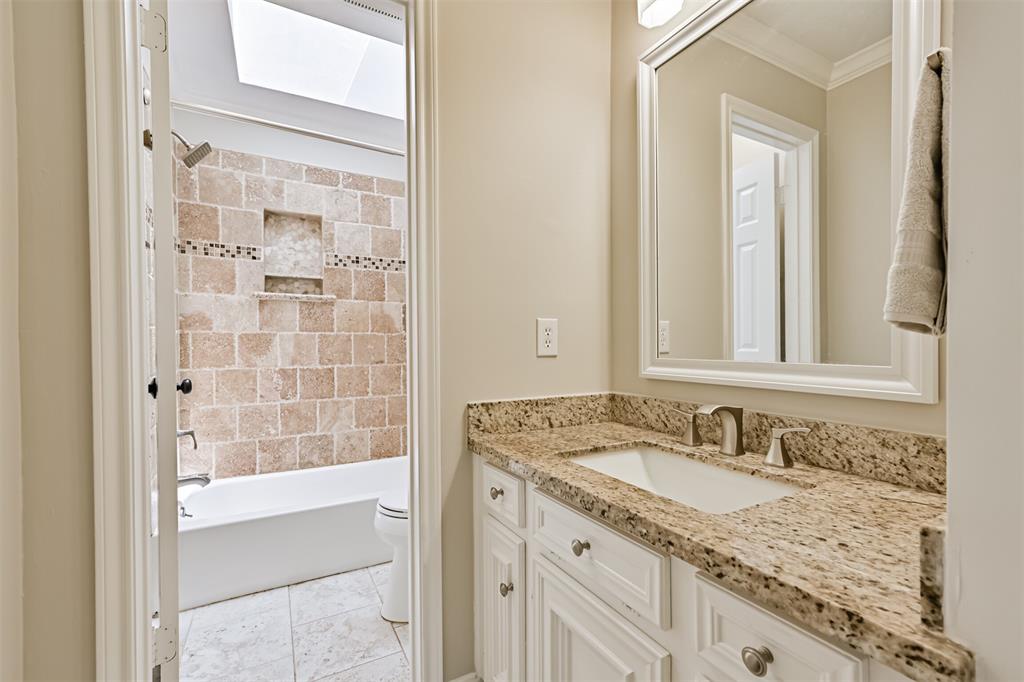 16218 Dunmoor Drive, Houston, Texas image 32
