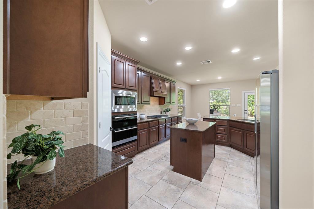 117 Lamar Canyon Lane, Friendswood, Texas image 9