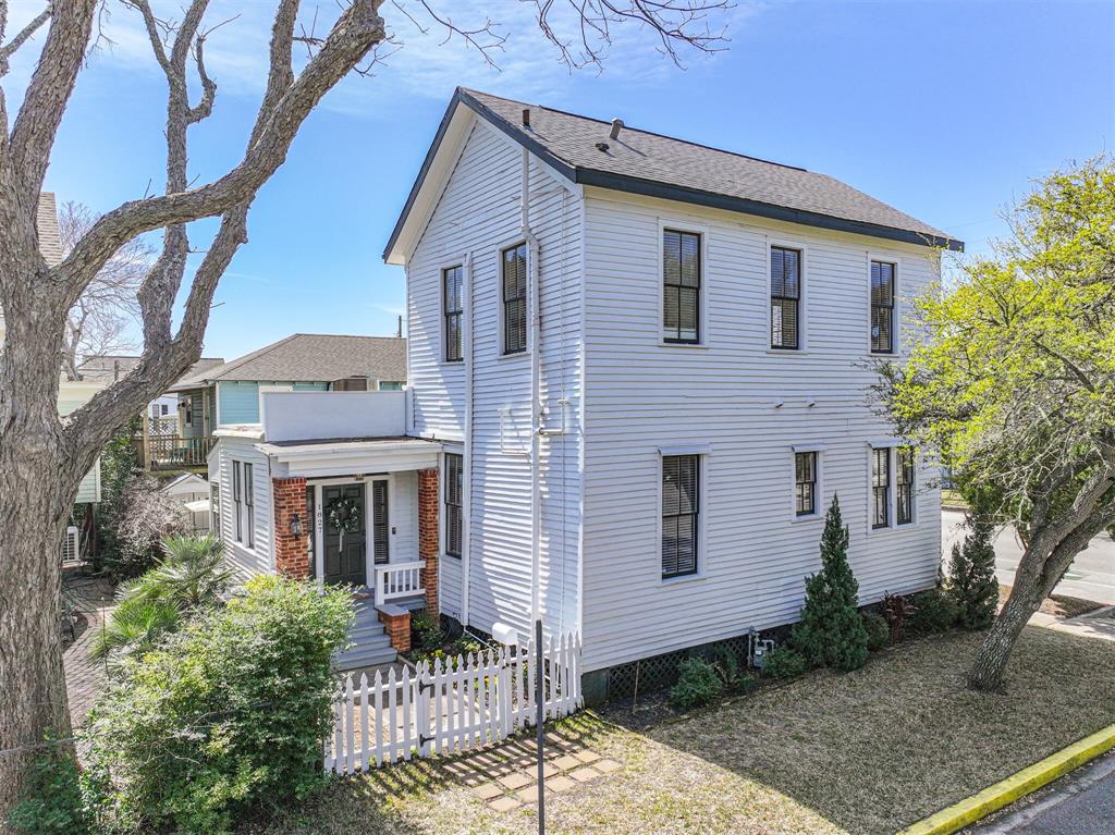 1827 Avenue M, Galveston, Texas image 4