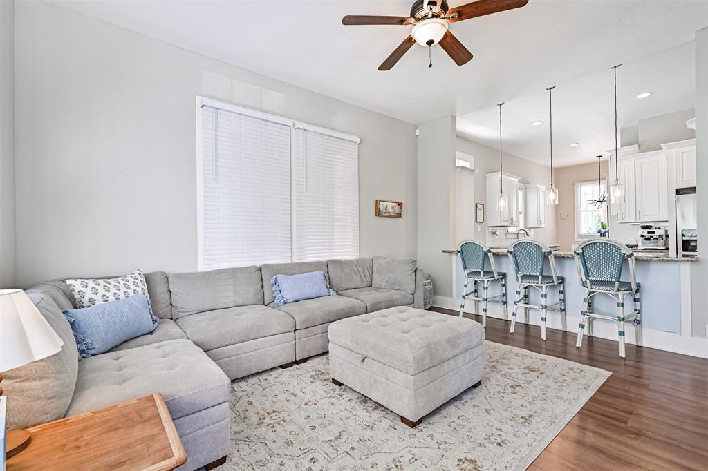 1827 Avenue M, Galveston, Texas image 2