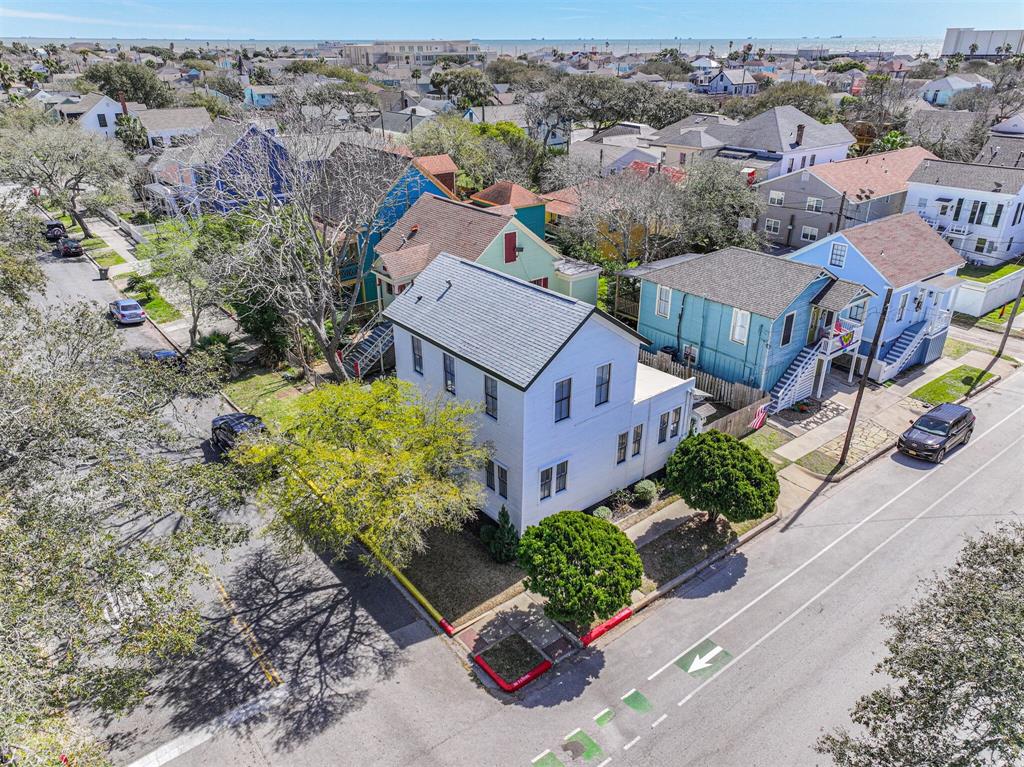1827 Avenue M, Galveston, Texas image 3