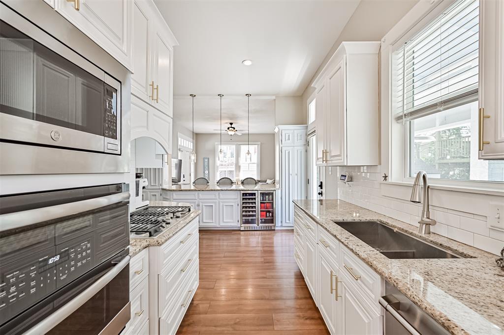 1827 Avenue M, Galveston, Texas image 1