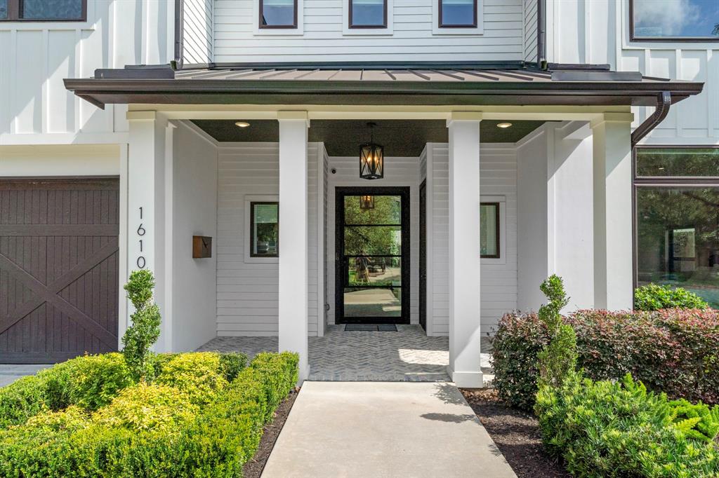 1610 Woodcrest Drive