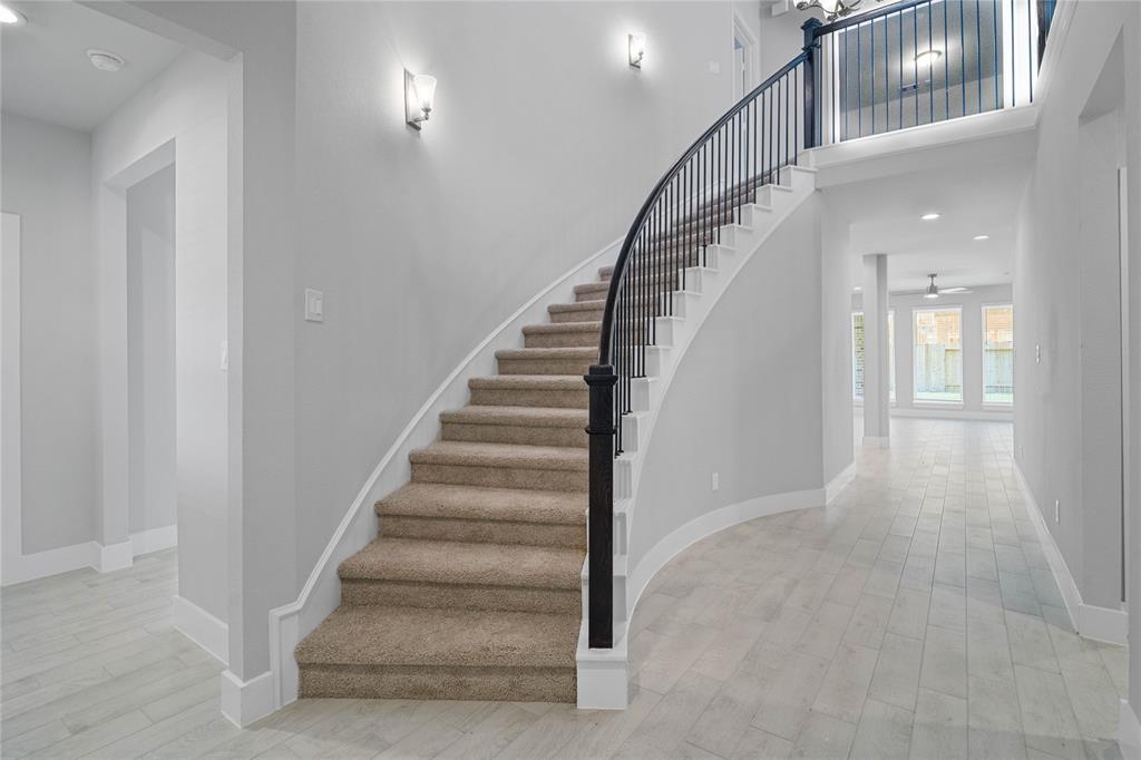 2009 Atlas Cedar Drive, Conroe, Texas image 3