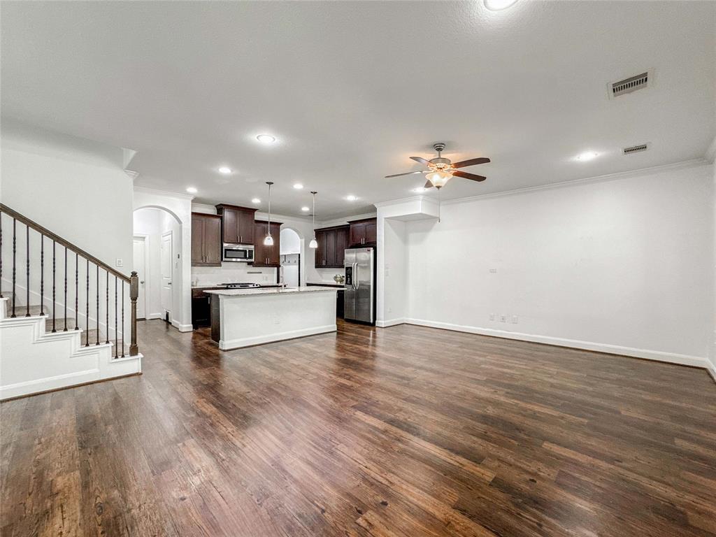 property-search 3 717 Via Lago