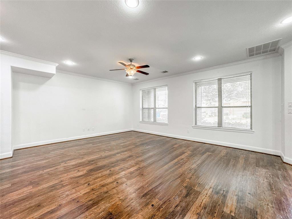 property-search 2 717 Via Lago