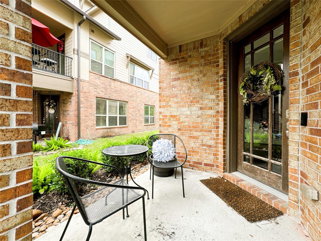 717 Via Lago, Webster, Texas image 38