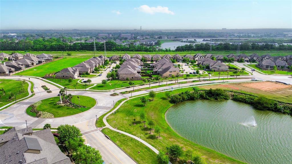 717 Via Lago, Webster, Texas image 43