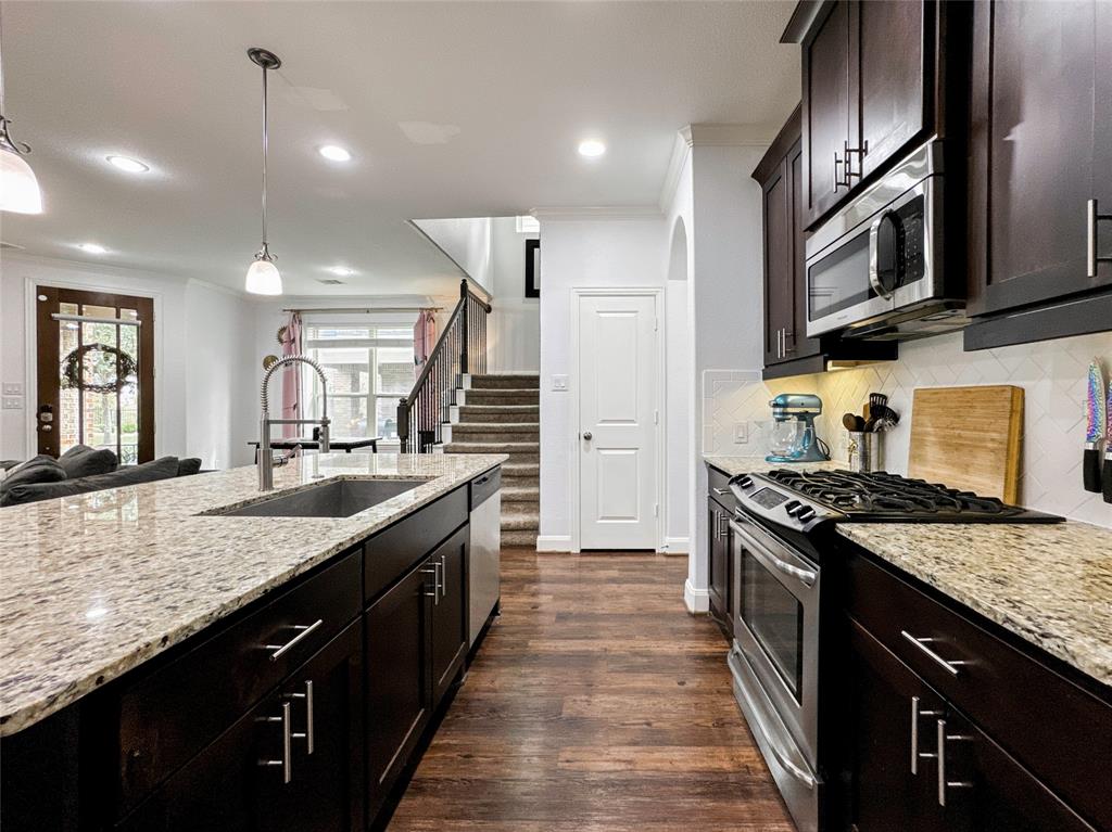 717 Via Lago, Webster, Texas image 12
