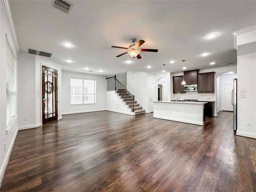 property-search 4 717 Via Lago