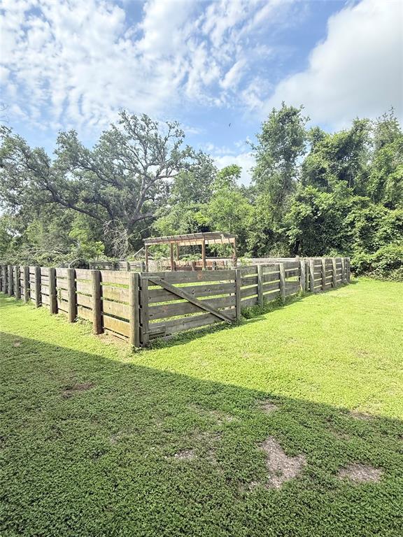 1380 Jimmy Phillips Boulevard, Angleton, Texas image 17