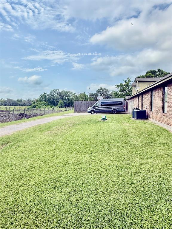 1380 Jimmy Phillips Boulevard, Angleton, Texas image 2