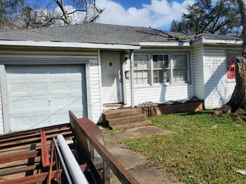 551 Pecan Drive South Houston TX 77587