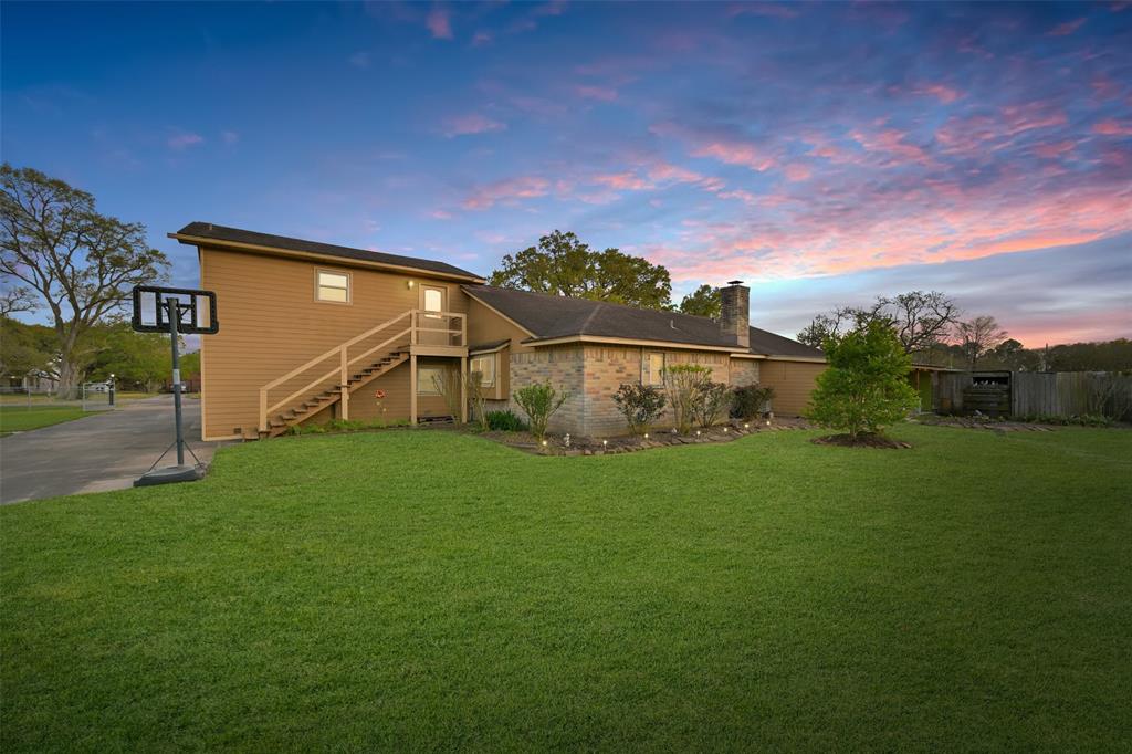 9610 Twin Oaks Drive