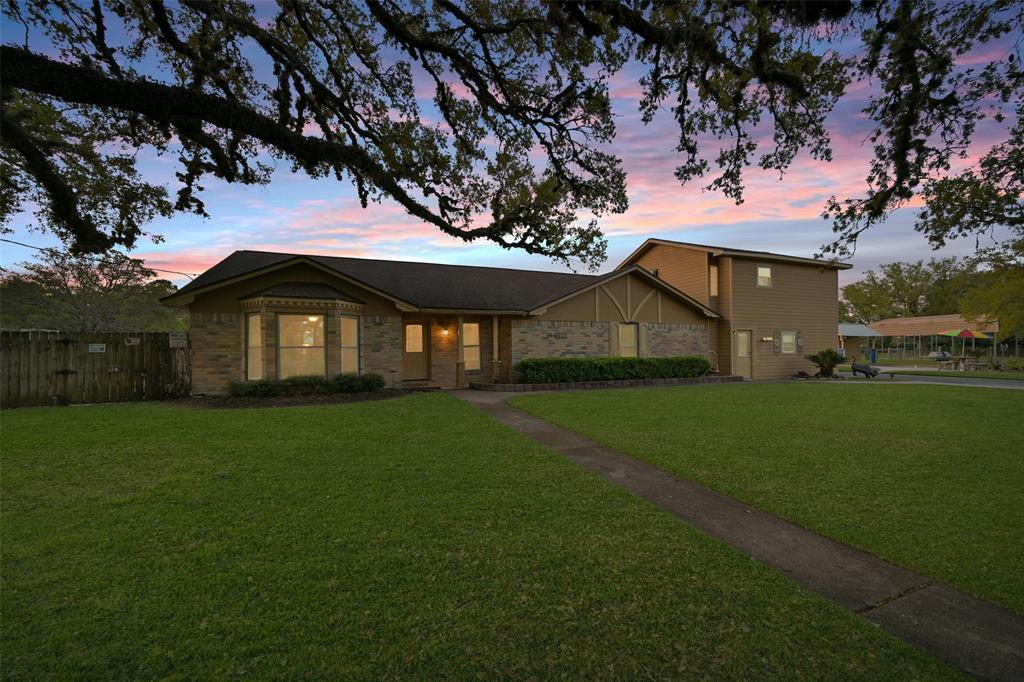 9610 Twin Oaks Drive